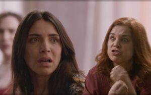 Elas por Elas Helena simula a própria morte e incrimina Ísis