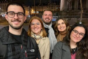 fatima bernardes posando com filhos trigêmeos