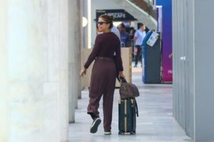 Grazi Massafera desembarcando no aeroporto Santos Dummont