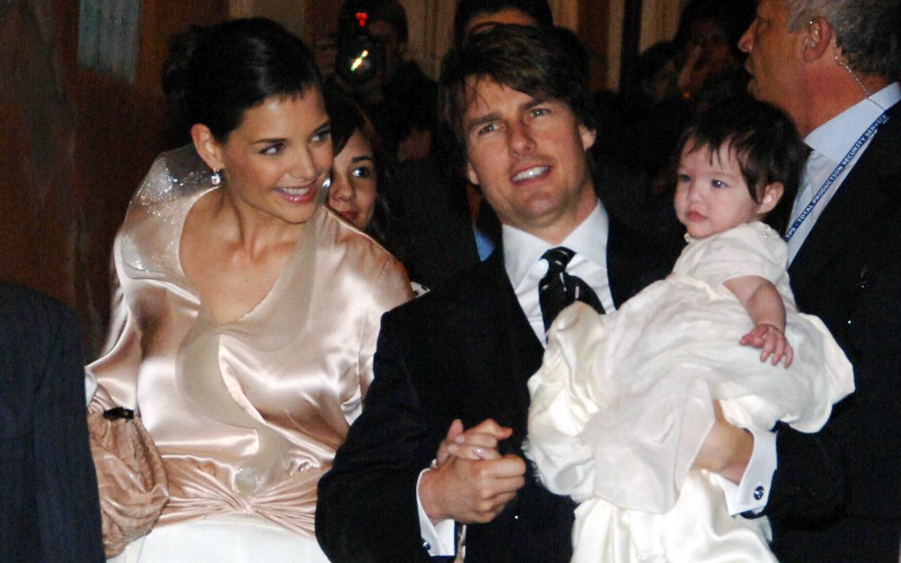 Suri Cruise com os pais, Tom Cruise e Katie Holmes - Foto: Grosby Group