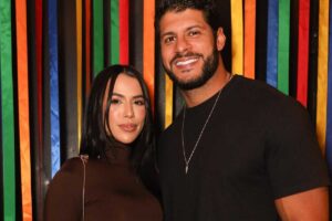 larissa tomásia e namorado no evento arrasta o pé