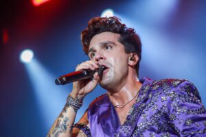 Luan Santana cantando