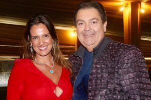 luciana cardoso e faustão posando juntos
