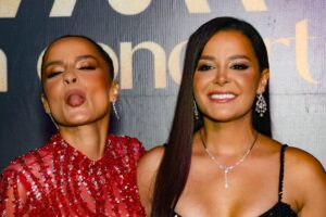 Maiara faz careta e posa ao lado de Maraisa, sorridente