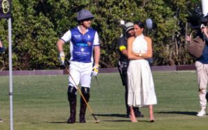 Príncipe Harry e Meghan Markle no jogo beneficente de pólo
