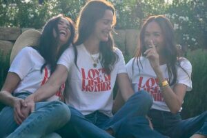 Meghan Markle se reúne com as amigas