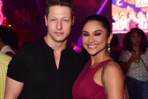 Mileide Mihaile posando com namorado no evento 