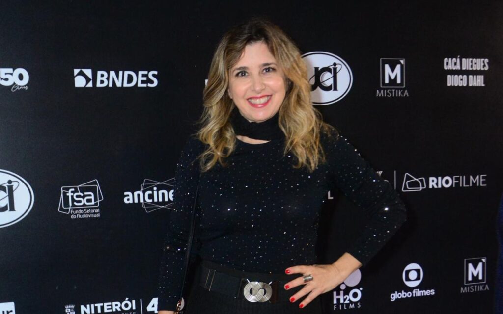 Milena Ceribelli na pré-estreia de Aumenta que É Rock 'n Rol - Foto: Webert Belicio/ AgNews
