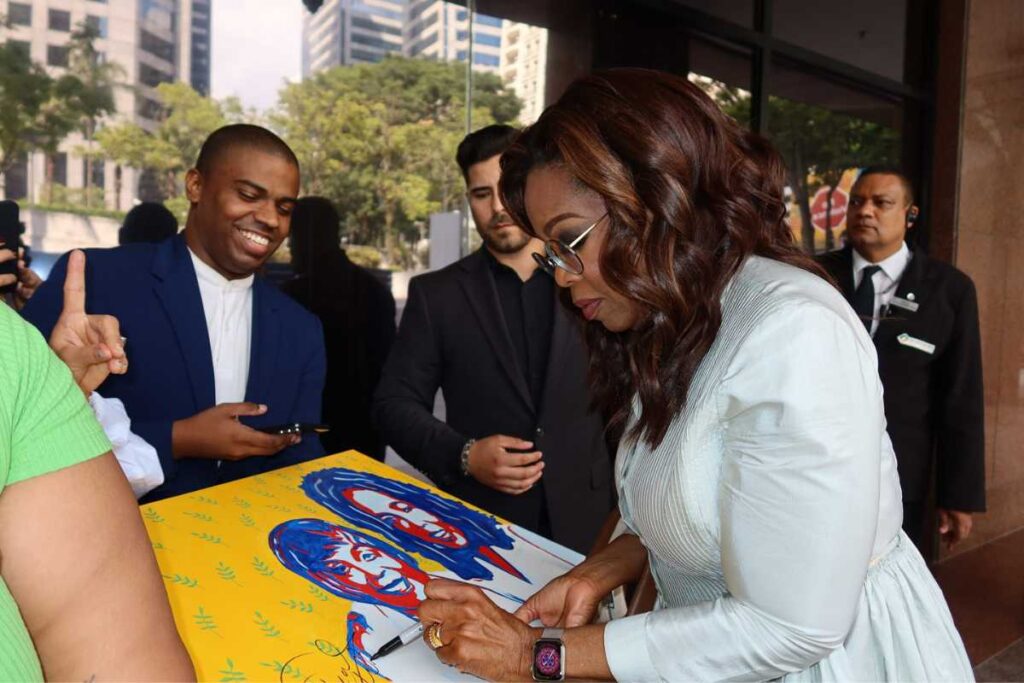 Oprah Winfrey falando com fãs no Brasil