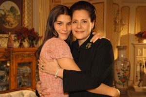 priscila fantin e elizabeth savala abraçadas em renascer