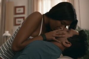 Ritinha (Mell Muzzillo) beijando José Augusto (Renan Monteiro) em 