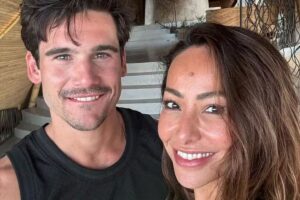 Sabrina Sato e Nicolas Prattes em Paris, Disney e no Louvre