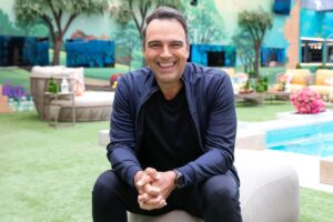 Tadeu Schmidt dentro da casa do BBB 24