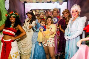 Viih Tube com Lua e pricnesas em último dia da festa de aniversário