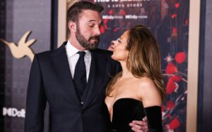 Ben Affleck e Jennifer Lopez — Foto: Grosby Group