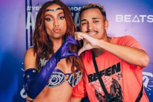 anitta posando com fã que morreu de câncer