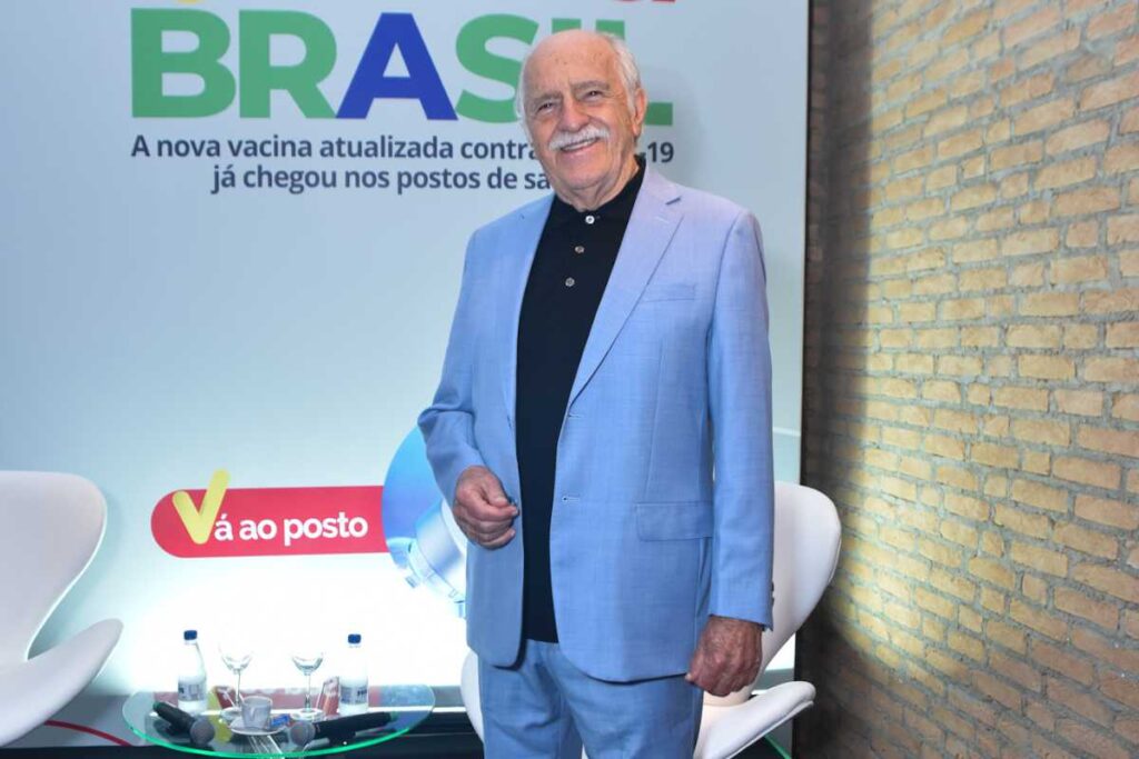 Ary Fontoura em campanha de vacinação da covid-19