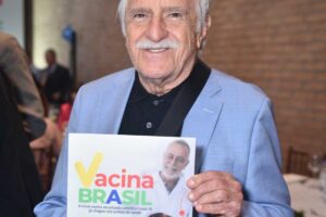 Ary Fontoura em campanha de vacinação da covid-19