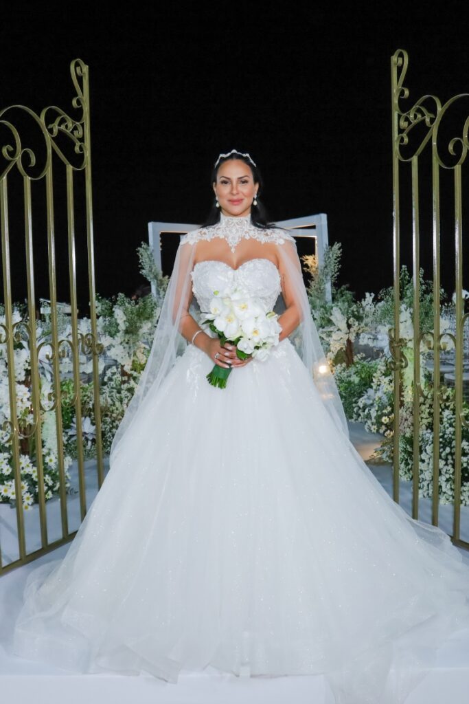 Aline Áurea vestida de noiva