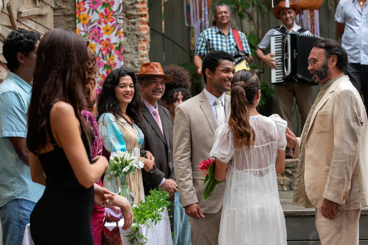 Casamento de João Pedro (Juan Paiva) e Sandra (Giullia Buscascio) em Renascer