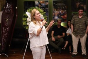 Cissa Guimarães no velório de Paulo César Pereio