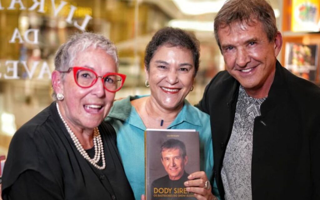 Dody Sirena e Léa Pentedo autografam livro em São Paulo
