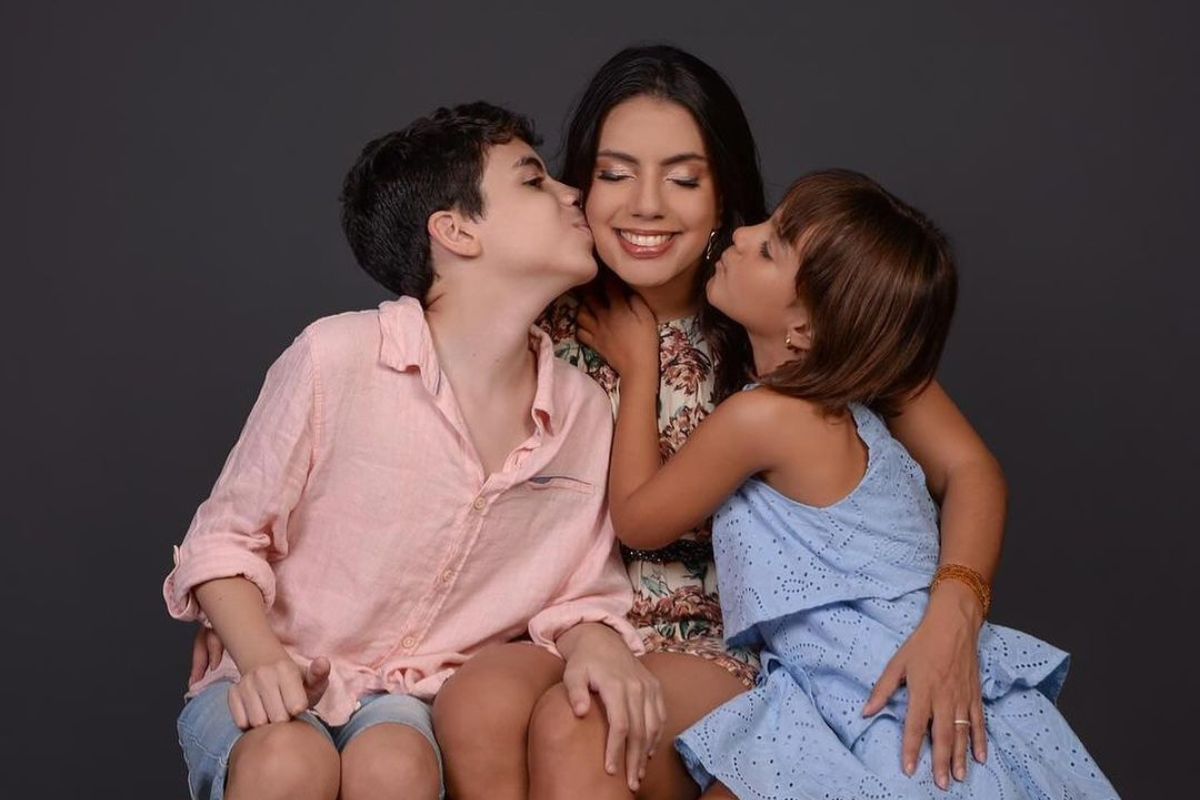 Fernanda Bande com seus filhos