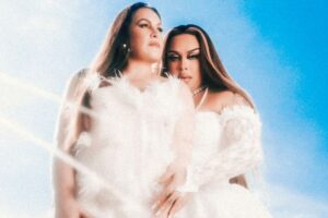 gina garcia e gloria groove posando com look branco