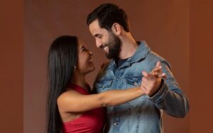 Isabelle e Matteus festejam primeiro mês de namoro com presente de fãs