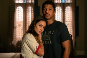 Sandra (Giullia Buscacio) e João Pedro (Juan Paiva) em Renascer