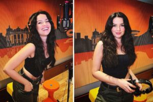 Juliette de preto em estúdio de gravação