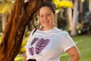 Leandra Leal mostrando barriguinha de grávida