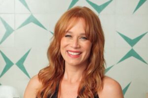 Mariana Ximenes sorrindo