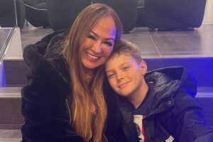 nadine gonçalves posando com davi lucca