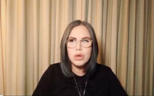 Declaração polêmica de Sarah Sheeva, filha de Baby do Brasil sobre útero gera reações