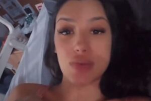 bia miranda deitada em cama de hospital