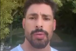 cauã reymond falando de cães enveneados