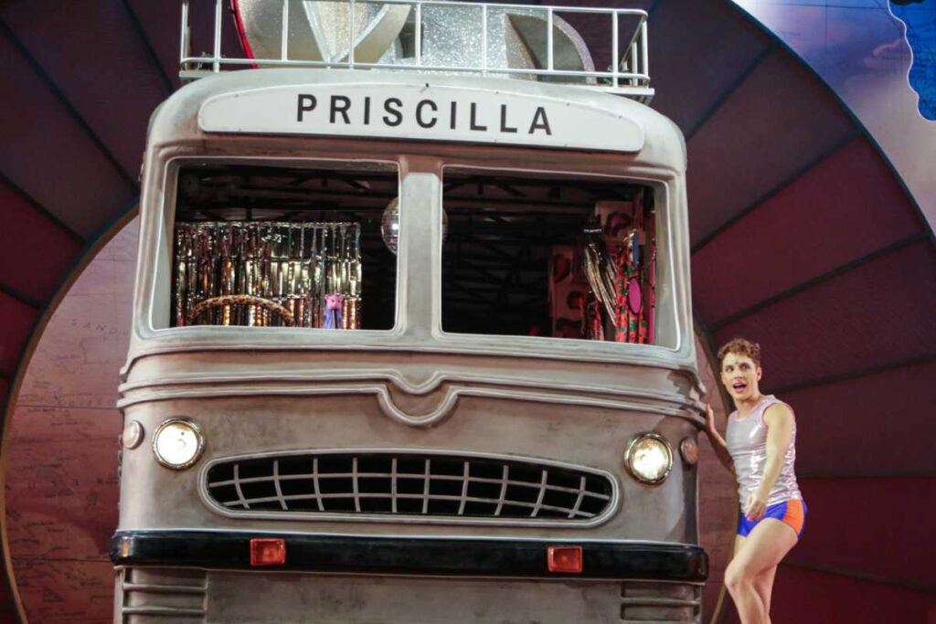 Cenário de "Priscilla, a Rainha do Deserto - O Musical"