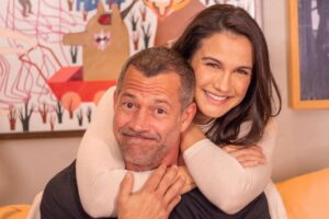 Malvino Salvador e Kyra Gracie abraçados