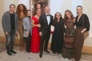 Fred Mayrink recebe famosos em show