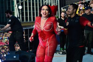 Gloria Groove comanda show da Parada