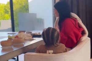 Kylie Jenner e o filho Aire