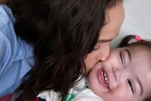 Letícia Cazarré e a filha