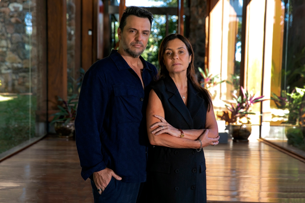 Novela Mania de Você - Molina (Rodrigo Lombardi) e Mércia (Adriana Esteves)