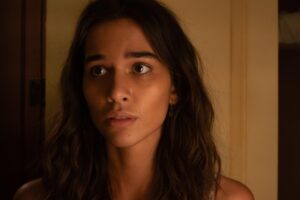 Mariana (Theresa Fonseca) assustada em Renascer