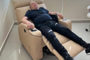 Stenio Garcia deitado