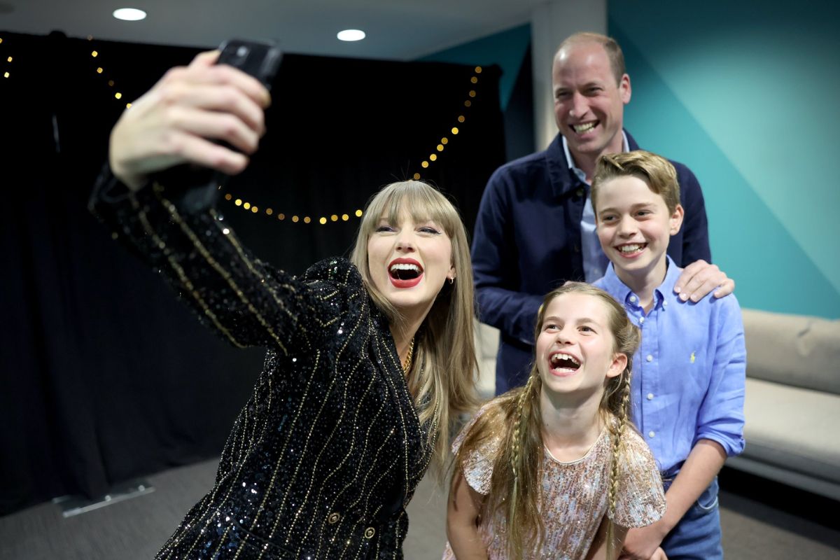Taylor Swift com a família real