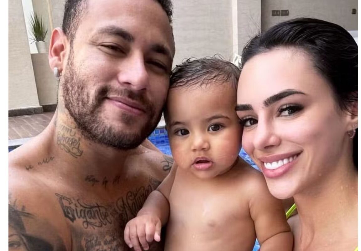 Neymar e Bruna Biancardi em piscina