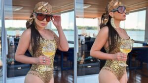 Maraisa posa de maiô e lenço dourado nas redes sociais