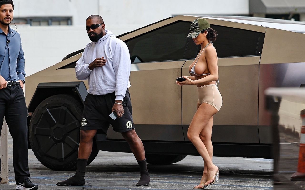 Fãs acusam Kanye West por tratar sua esposa como um ‘Pet sexual’